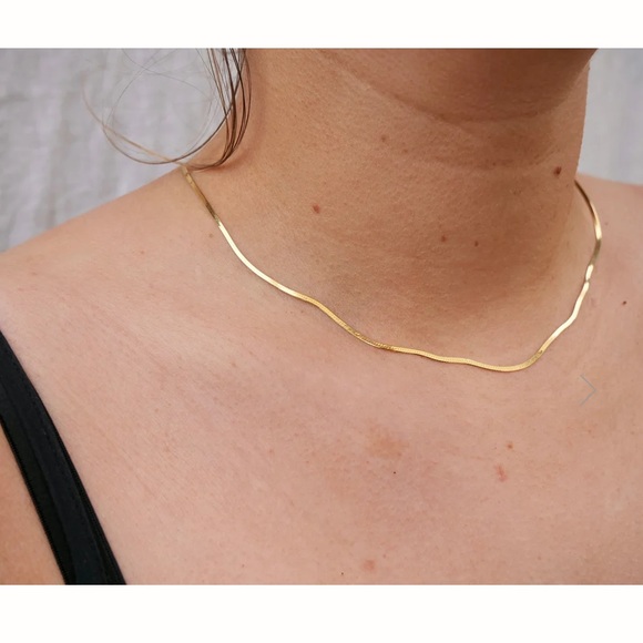 Herringbone necklace 14k gold - Picture 2 of 3